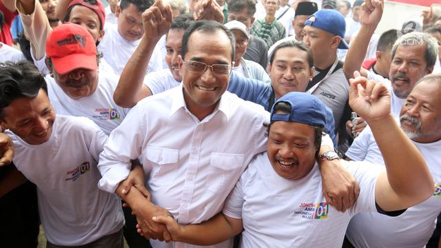 Menhub Budi Karya Nongkrong Bareng Sopir Angkot di Tangerang