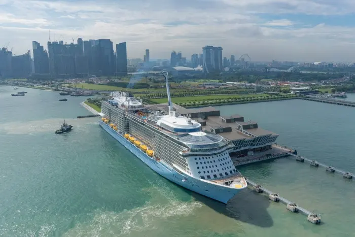 Kapal pesiar milik Royal Caribbean merapat di Pelabuhan Marina Bay Cruise Centre Singapore (Royal Caribbean Press Center)