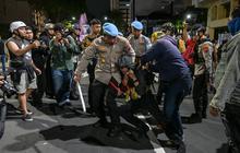 FOTO: Demo  Mahasiswa Surabaya Berakhir Ricuh