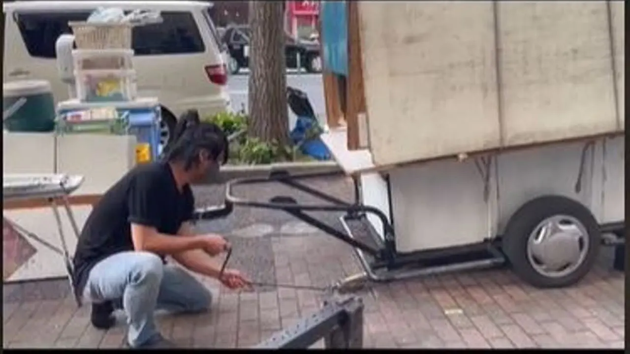 Viral Penjual Makanan di Jepang Bangun Tenda sampai Layani Pelanggan Sendiri