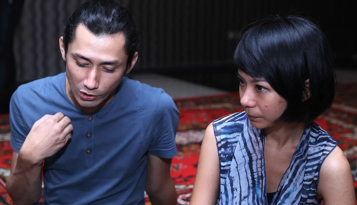 "Insha Allah menikah, satu saja dulu  (keinginan 2016) soalnya berat. Yang buat gue yakin karena umur sudah lumayan. Bokap gue saja pas nikah umurnya lebih muda dari gue," ujar pria berambut gondrong ini. (Nurwahyunan/Bintang.com)