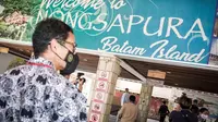 Menteri Pariwisata dan Ekonomi Kreatif Sandiaga Uno saat meninjau kesiapan travel bubble di Pelabuhan Nongsapura Batam Kepulauan Riau. (dok. Kemenparekraf)