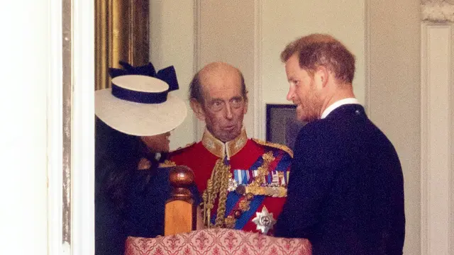 Hadiri Parade Trooping the Color, Meghan Markle Tampil Menawan Berbalut Gaun Warna Biru Navy