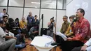 Direktur Jenderal Pelayanan Kesehatan Kemenkes Bambang Wibowo  memberikan keterangan di Jakarta, Selasa (7/5). Dalam keterangannya rumah sakit yang bekerja sama dengan BPJS Kesehatan wajib melakukan akreditasi. (Liputan6.com/Angga Yuniar)