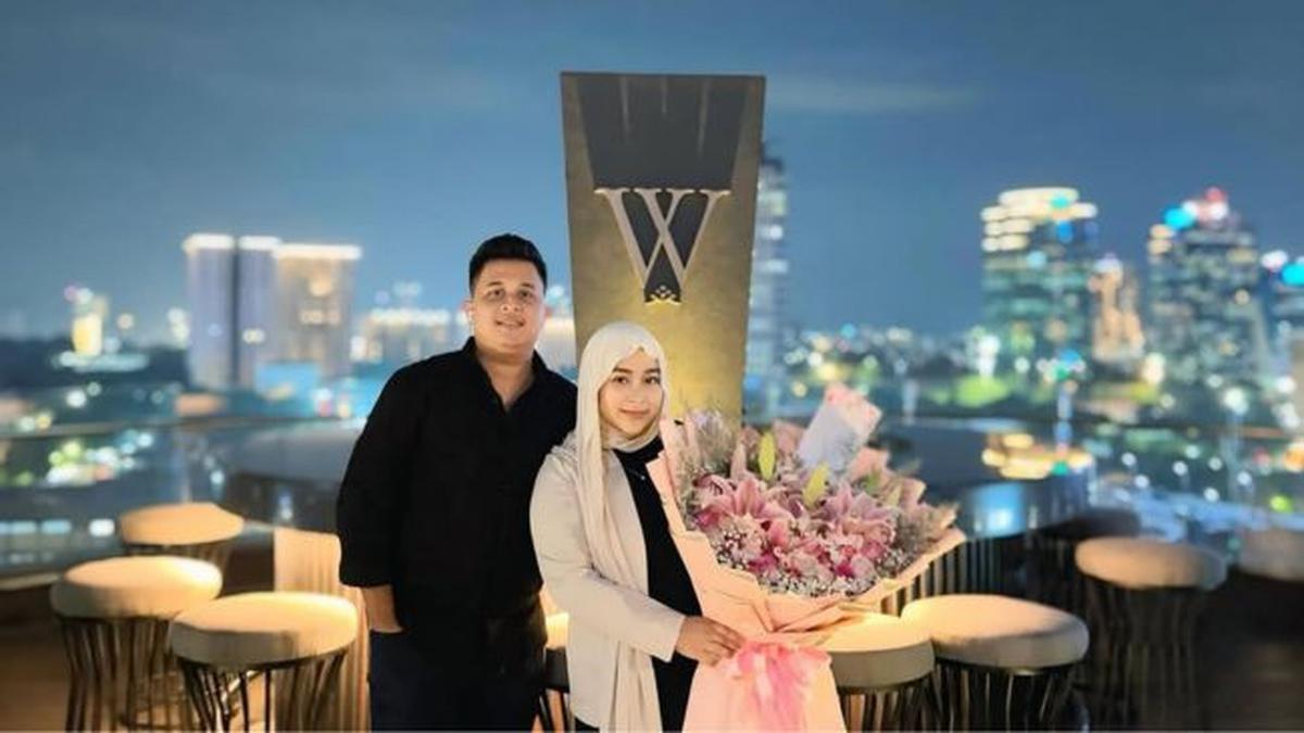 5 Potret Syifa Adik Ayu Ting Ting Rayakan Anniversary Pernikahan, Dinner Romantis Penuh Kejutan