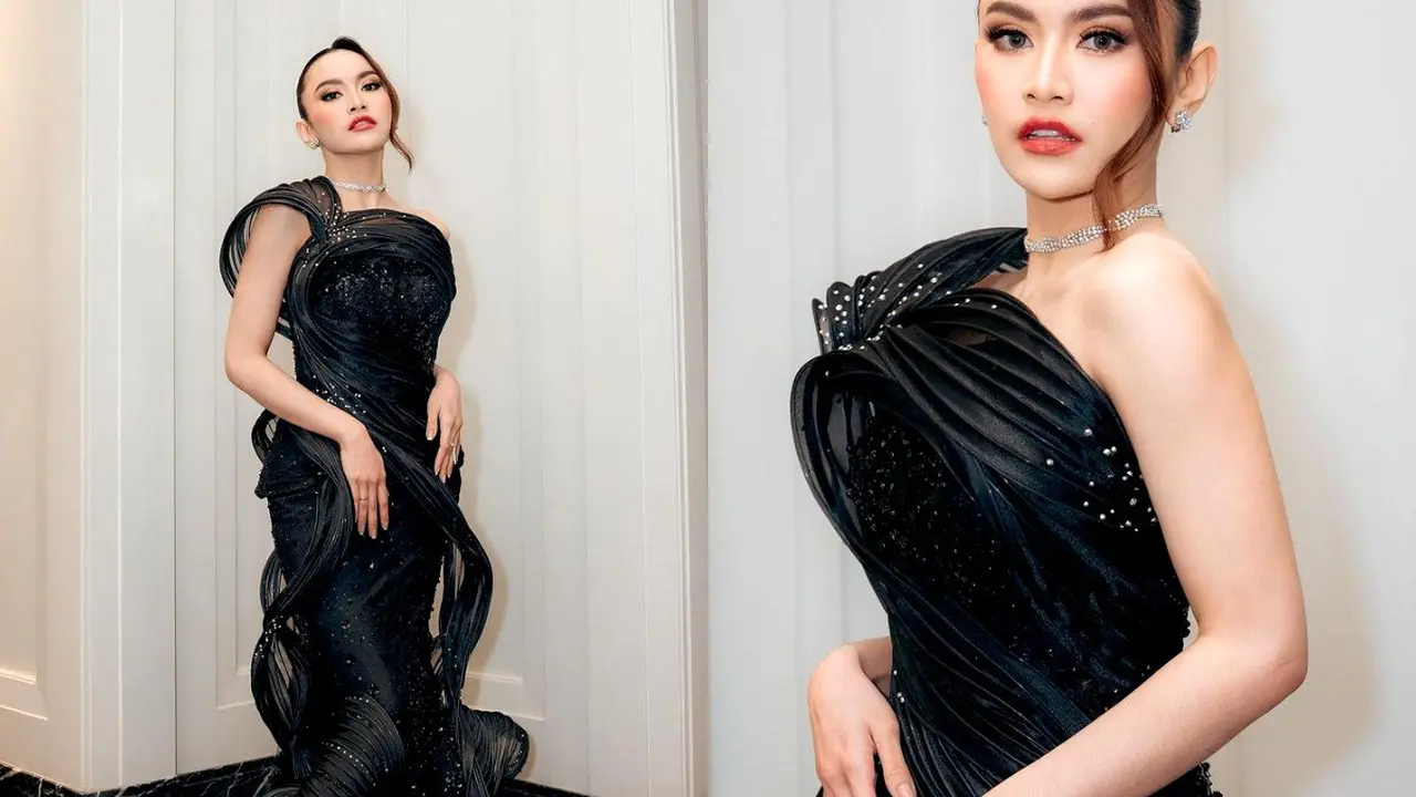 6 Gaya Pengantin Baru Mahalini Kembali Manggung usai Menikah, Tampil Anggun Dibalut Gaun Rancangan Desainer Pernikahannya