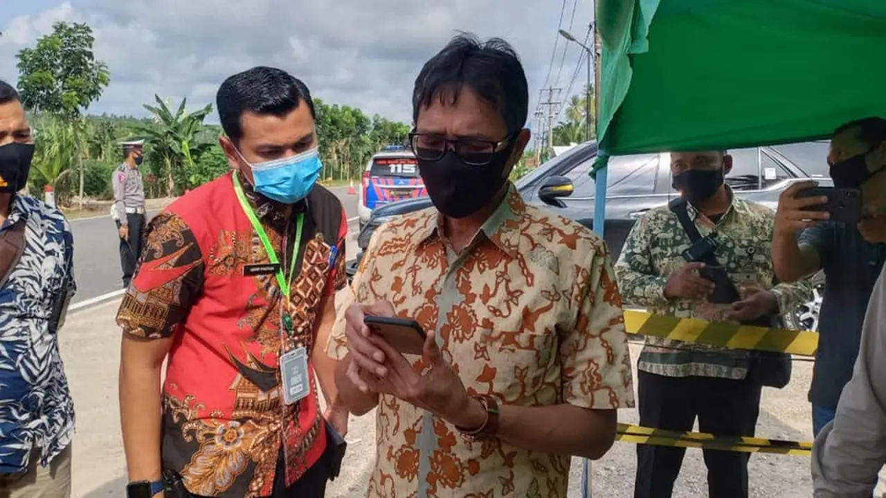 Gubernur Sumbar, Irwan Prayitno memantau kondisi lalu lintas perbatasan Sumbar.