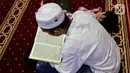 Tadarus berasal dari asal kata “darasa yadrusu”, yang mengandung pengertian mempelajari, meneliti, menelaah, mengkaji, serta mengambil pelajaran. (Liputan6.com/Angga Yuniar)