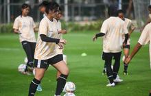 FOTO: Pemanasan Timnas Putri Indonesia Bersiap Bertanding dengan Singapura di Laga Uji Coba Internasional