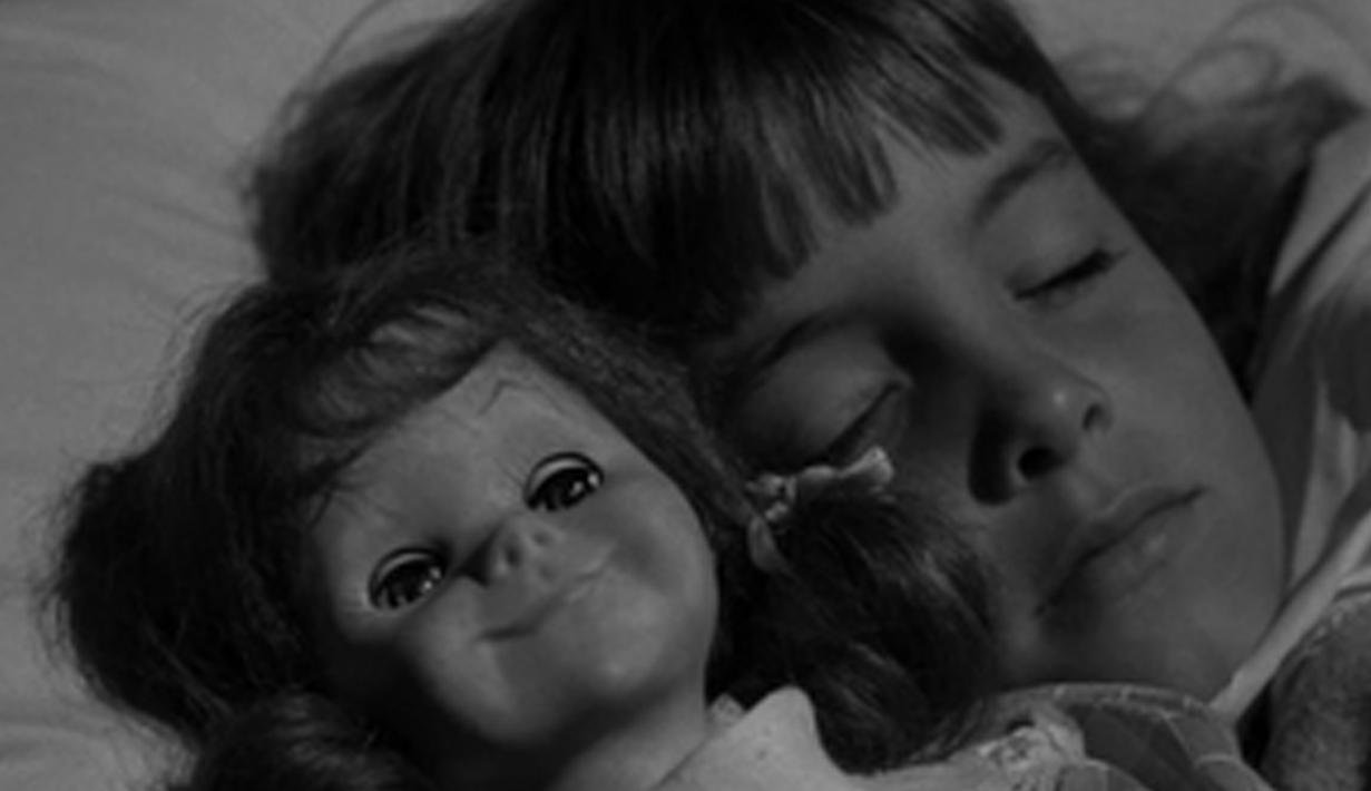 Boneka Chatty, Boneka ini menjadi pembunuh dalam film "Twilight Zone" pada episode "Living Doll."Kata-kata yang yang sangat diingat dalam film ini akan membuat anda merinding ""I'm Talky Tina and I'm going to kill you,". (reuters)