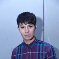 Diminta untuk memutuskan hubungan oleh para fans pun pernah dialami oleh Fero Walandouw. Namun ia tak mau melayani dan tetap berusaha menjalani kisah kasihnya dengan sebaik-baiknya. (Nurwahyunan/Bintang.com)