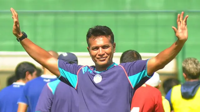 Pelatih kiper Arema Cronus