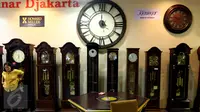 Aneka jam yang dipamerkan saat Pameran Furniture Perfect Home, Jakarta, Rabu (18/11/2015). Perpect Home memamerkan aneka produk berkualitas dari produsen ternama di bidang furnitur  (Liputan6.com/Ferry Pradolo)
