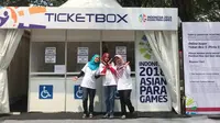 Tiga volunteer di Asian Para Games 2018, Annisa Darmawati, Zulnely Feriyani, dan Sherly Natania. (Inapgoc)
