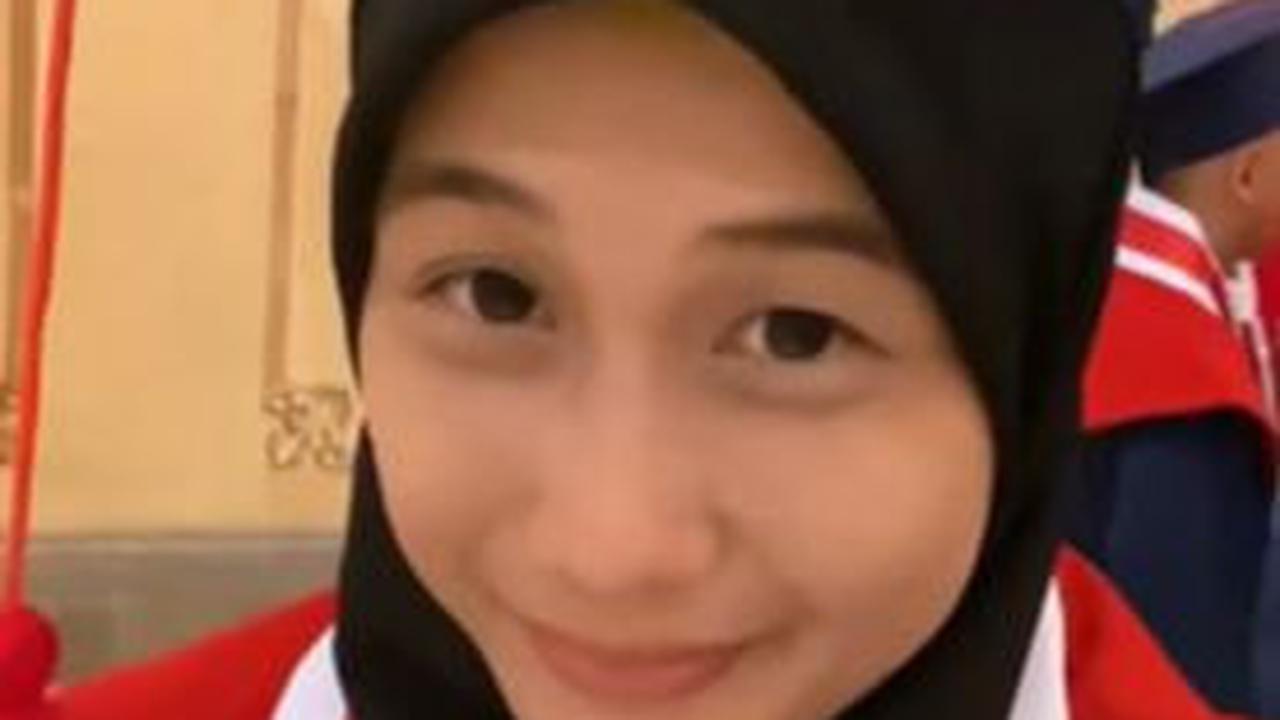 "Tapi gak apa-apa, semoga wisudanya tetap berjalan dengan lancar ya," ujarnya dengan penuh ketabahan. <br>
