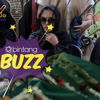 Isak tangis dan haru Kiki Amalia saat pemakaman sang Ayah.