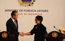 FOTO: Pertemuan Hangat Menlu Retno dan Menlu China di Jakarta, Sepakat Perjuangkan Keanggotaan Palestina di PBB