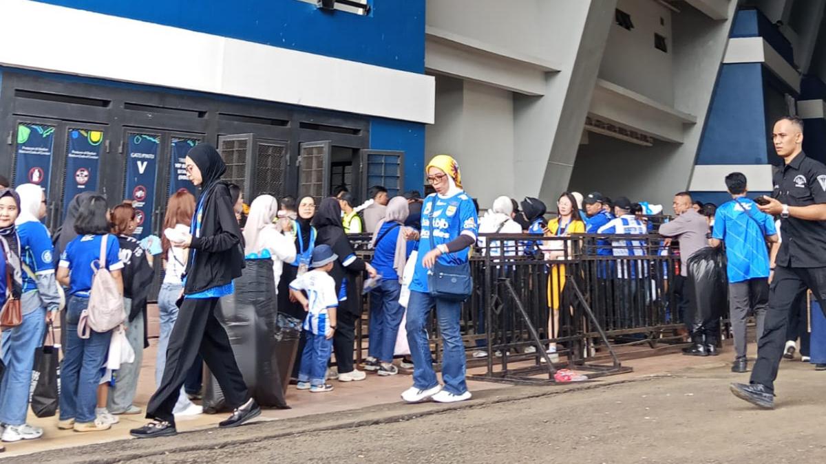 BRI Super League: Pesta Hattrick Juara Persib Siap Digelar, Bobotoh Mulai Padati Stadion Gelora Bandung Lautan Api