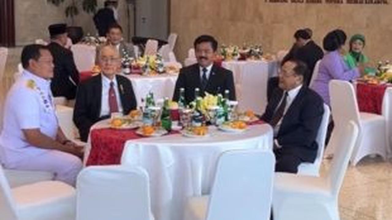Potret jenderal bintang empat TNI AD, AU dan AL berkumpul dan duduk bersama.