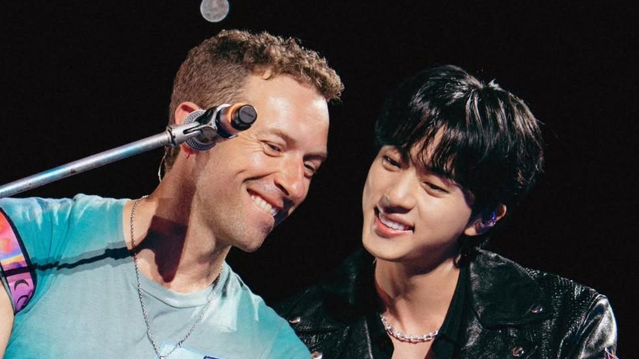 Jin BTS Tiba-Tiba Muncul saat Konser Coldplay di Korea Selatan, Duet 2 Lagu Bareng Chris Martin