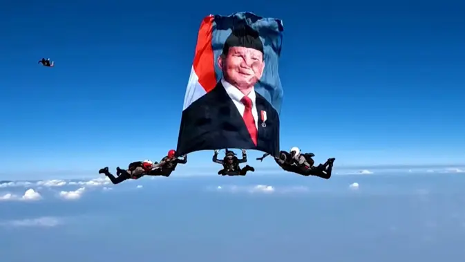 Foto Prabowo Berkibar di Langit Saat HUT Polri