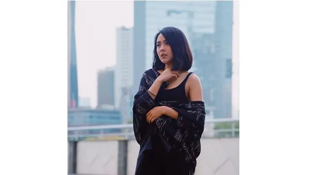 Sebelum berpacaran dengan Marcell Darwin, Fasty Nabila pernah berpacaran dengan YouTuber Jovial da Lopez.