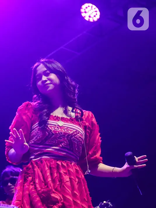 Sepanjang penampilan, Raissa Anggiani tampil enerjik dan penuh totalitas. (Liputan6.com/Herman Zakharia)