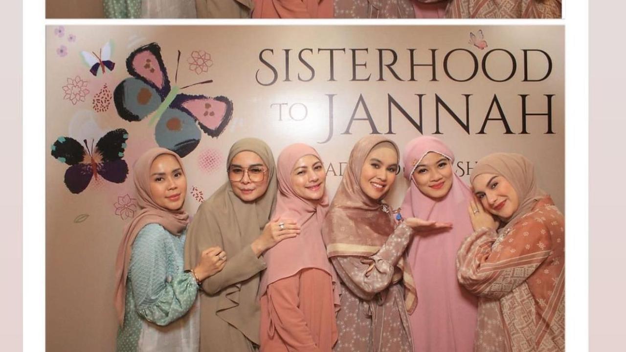 Dalam acara tersebut, Titi Kamal tampak bersama sejumlah rekan seleb. Sebut saja sepeti Kartika Putri, Irish Bella hingga Meisya Siregar.&nbsp;