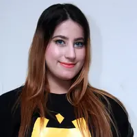 Penyanyi Tasyi Athasyia memilih untuk rehat dari dunia musik untuk fokus menekuni kuliah dan bisnis. (Muhammad Altaf Jauhar/Bintang.com)