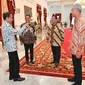 Presiden Joko Widodo atau Jokowi makan siang bersama dengan bakal capres Anies Baswedan, Ganjar Pranowo, dan Prabowo Subianto di Istana, Senin (30/10/2023). (Instagram Anies Baswedan)