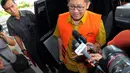 Anas Urbaningrum juga tidak bersedia menjelaskan berapa harga batik miliknya yang sudah disita KPK pada Selasa (6/5/14) lalu. (Liputan6.com/Faisal R Syam)