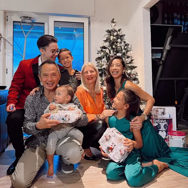Momen 10 Artis Rayakan Natal dengan Keluarga, Penuh Kehangatan