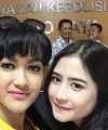 Kasus foto tanapa busana yang menimpa Prilly Latuconsina mengundang prihatin Julia Perez. Sebagai bentuk dukungan, Julia Perez ikut mendatangi Polda Metro Jaya pada Jumat, 31/7/2015. (Photo: Instagram)