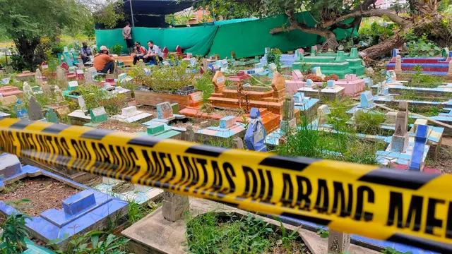 Autopsi Digelar 5 Jam, Ibu Santri Gontor Tak Kuasa Lihat Makam Anaknya