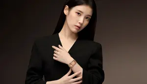 IU Resmi Jadi Global Ambassador Jaeger-LeCoultre dengan Gaya Formal Elegan