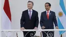 Presiden Joko Widodo (kanan) berbincang dengan Presiden Argentina Mauricio Macri di Istana Bogor, Rabu (26/6/2019). Presiden Jokowi dan Presiden Mauricio Macri dijadwalkan melangsungkan pertemuan empat mata, pertemuan bilateral serta melakukan pernyataan pers bersama. (AP/Achmad Ibrahim)