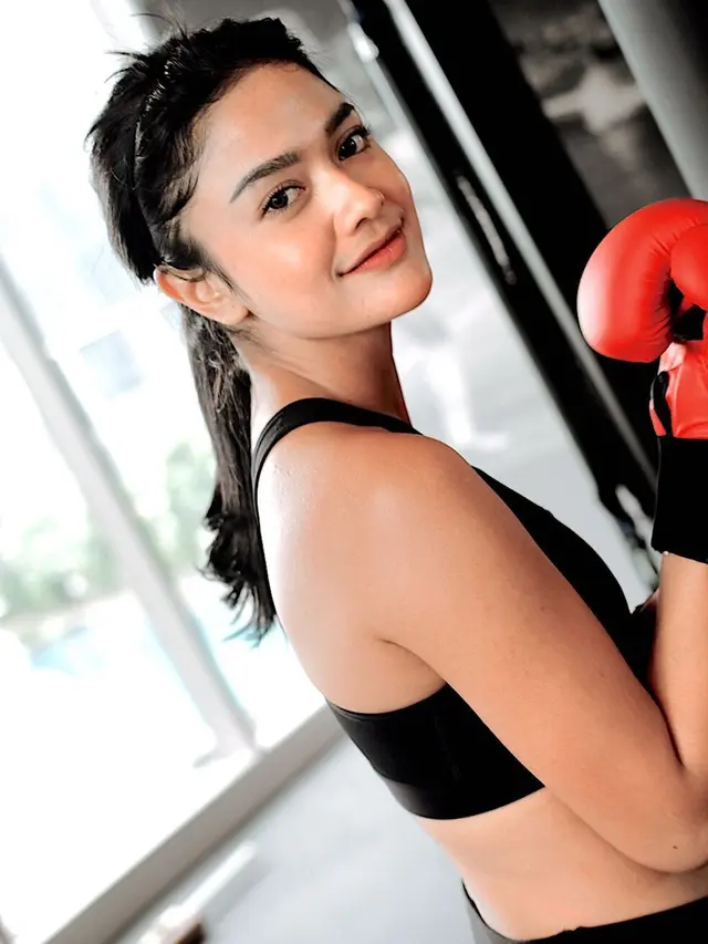 7 Gaya Sporty Pesinetron Andi Annisa Ini Curi Perhatian Netizen