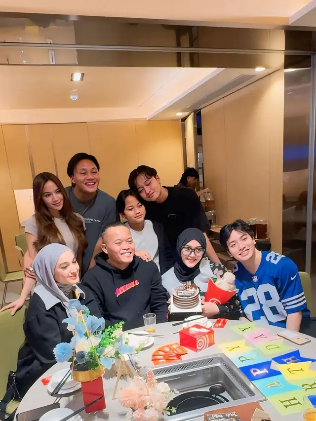 8 Potret Ultah Putri Delina yang Digelar Sederhana, Sule Sekeluarga Beri Kejutan