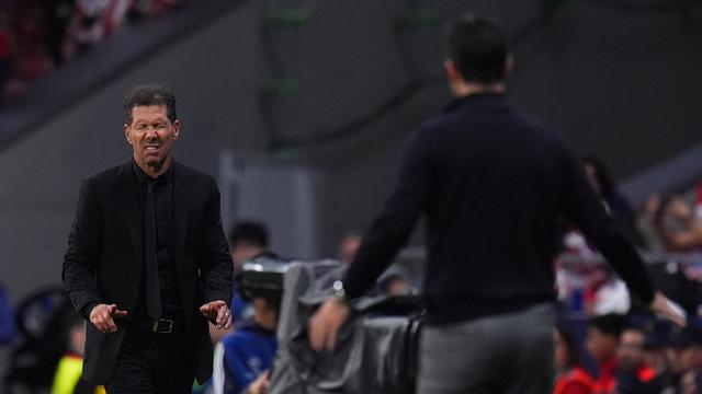 Ekspresi Diego Simeone di laga Atletico Madrid vs Arsenal di leg pertama semifinal Liga Champions 2025/2026 di Riyadh Air Metropolitano, Kamis (30/04/2026).