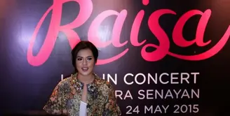 Menggelar konser tunggal saat usia kariernya baru lima tahun, membuat Titi DJ menyebut Raisa penyanyi Fenomenal.