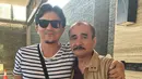 Ayah Laudya Chintya Bella berfoto bersama dengan suaminya Engku Emran sebelum pergi ke Malaysia. Laudya Cynthia Bella akan menetap di Malaysia ikut bersama suami dan putrinya. (instagram/laudyacynthiabella)