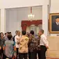 Momen Menteri Pariwisata dan Ekonomi Kreatif Sandiaga Uno, Presiden Jokowi dan sejumlah menteri di Istana Kepresidenan Jakarta, Jumat (22/3/2024). (Liputan6.com/ Lizsa Egeham)