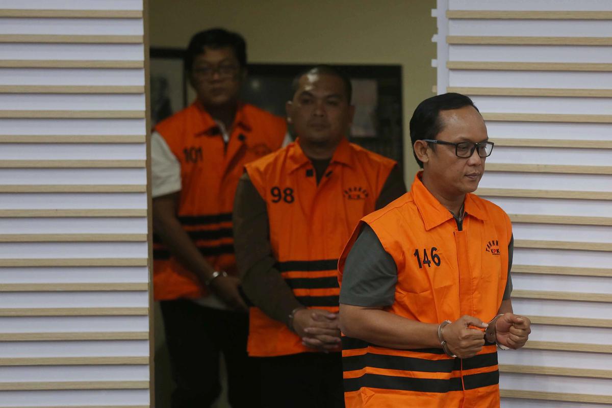 FOTO: Operasi Tangkap Tangan Seret Bupati Lampung Tengah ke Status Tersangka