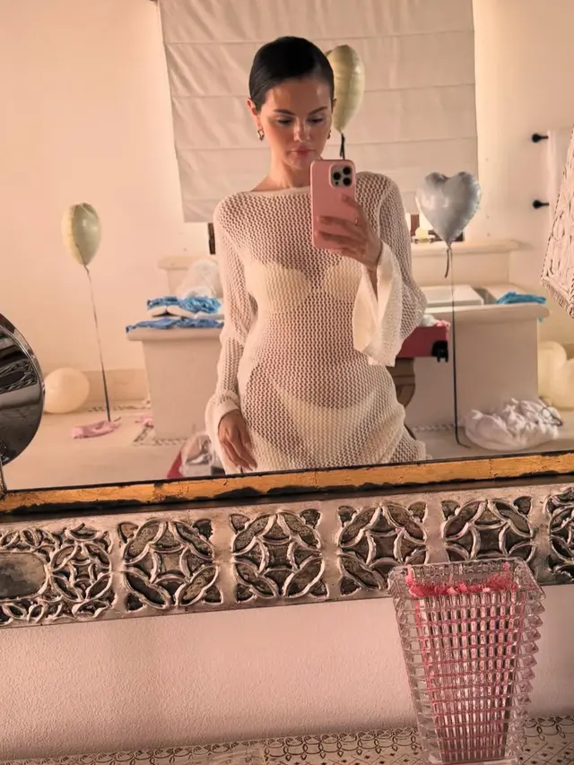 Selena Gomez saat Bachelorette Party di Meksiko aura pengantin terpancar. [@selenagomez]