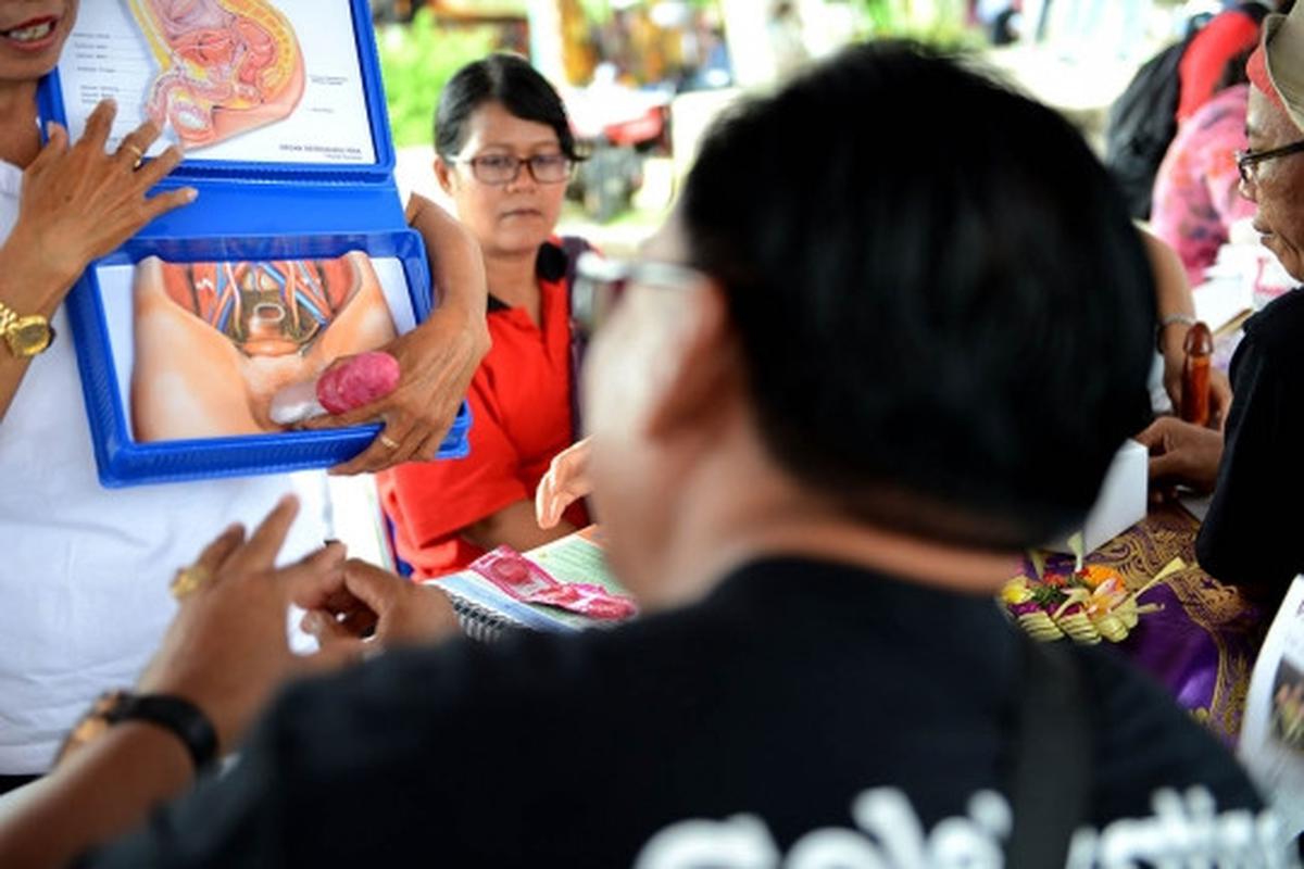 Antusiasme bapak-bapak di Gianyar ikut program KB