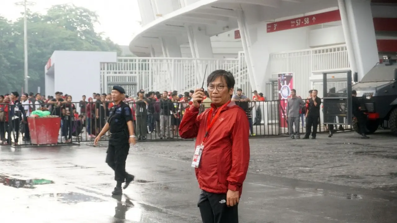 Nugroho Setiawan menjadi sorotan usai menjadi salah satu anggota Tim Gabungan Independen Pencari Fakta (TGIPF) sebab ia merupakan satu-satunya orang Indonesia yang miliki lisensi FIFA.
