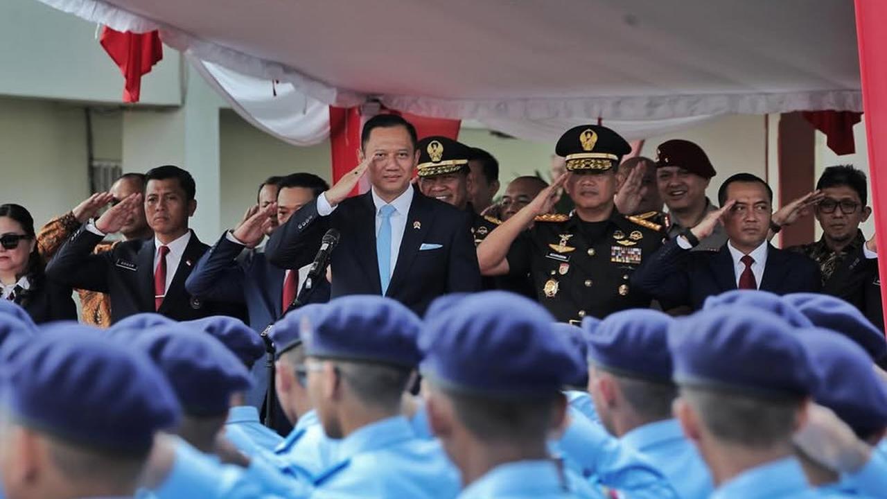 VIDEO: Gagah Momen AHY Dihormati Jenderal TNI-Polri Defile Dadakan di Taruna Nusantara