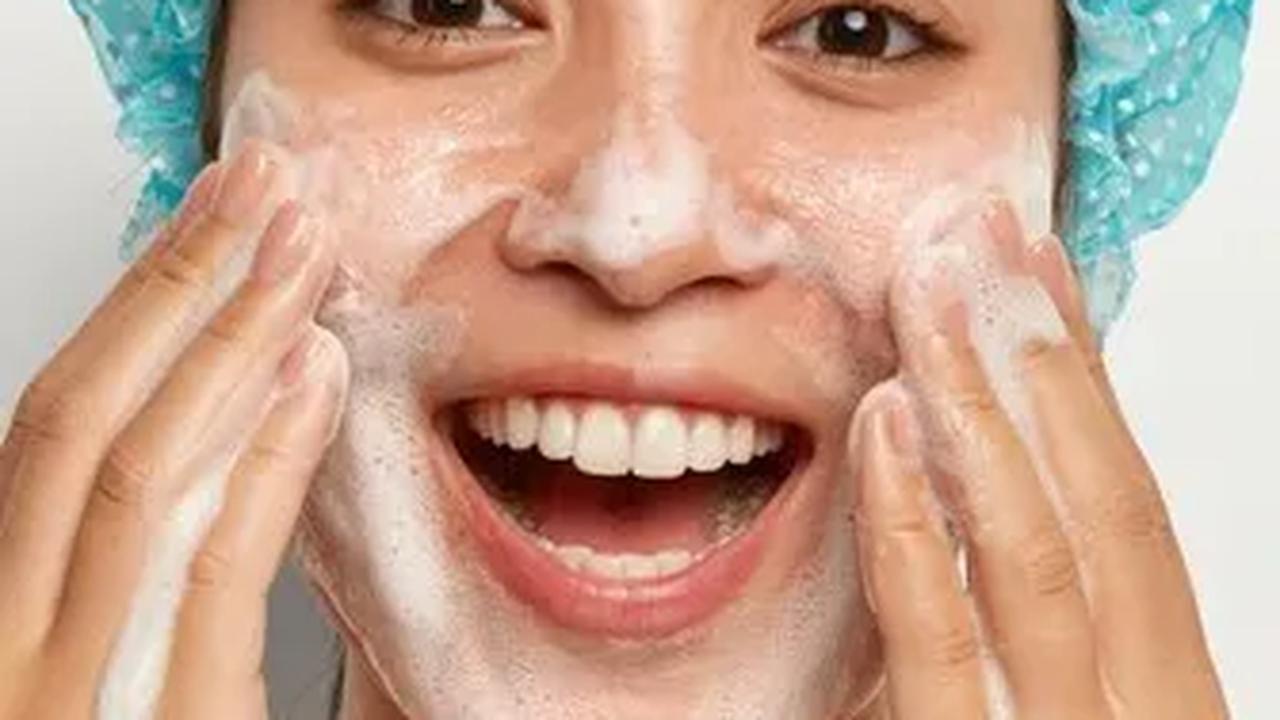 Jadi, dari sekian banyak pilihan di atas, manakah yang ingin kamu coba? Yang pasti, pilihlah yang terbaik untuk kulit sensitifmu agar tetap sehat dan terawat.