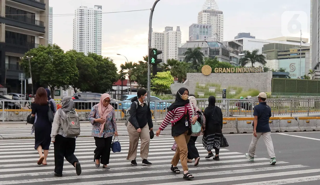Berdasarkan survei Asosiasi Pengusaha Indonesia (Apindo) terhadap 357 perusahaan anggotanya yang dilakukan per Maret 2025, mayoritas atau sekitar 65% mengatakan PHK menjadi opsi karena terjadi penurunan permintaan. (Liputan6.com/Herman Zakharia)