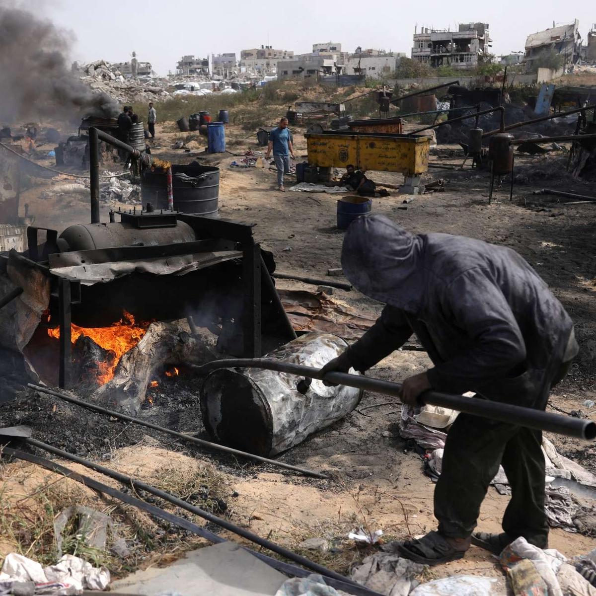 Warga Jalur Gaza Ubah Sampah Plastik Jadi Bahan Bakar
